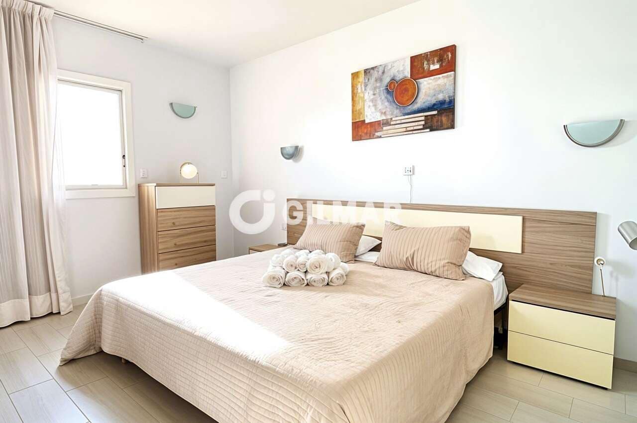 Piso de 1 habitación en Playa de las Americas en venta con piscina - 315.000 € (Ref: 10169058)