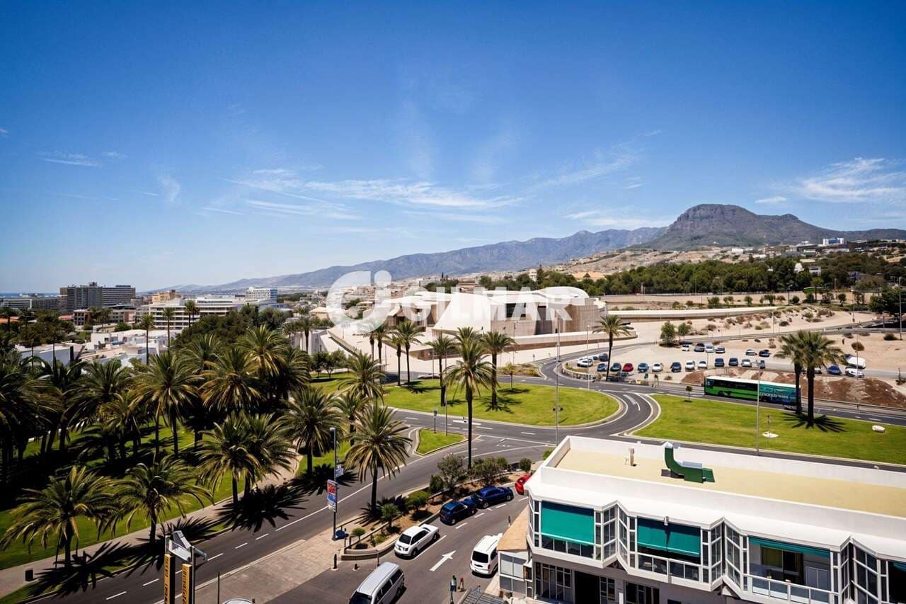 Piso de 1 habitación en Playa de las Americas en venta con piscina - 315.000 € (Ref: 10169058)