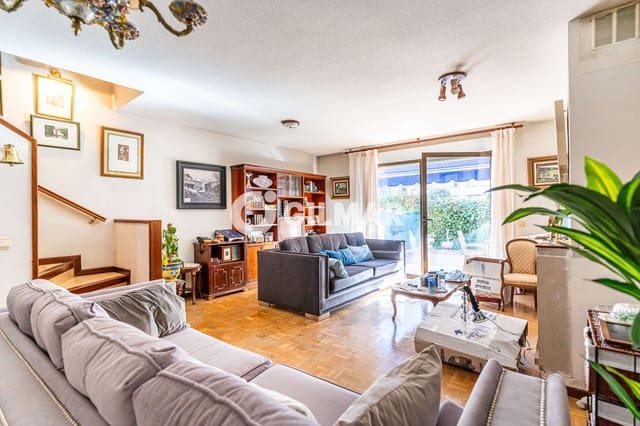 4 sypialnia Dom szeregowy na sprzedaż w Las Rozas de Madrid z basenem garażem - 849 000 € (Ref: 10172802)