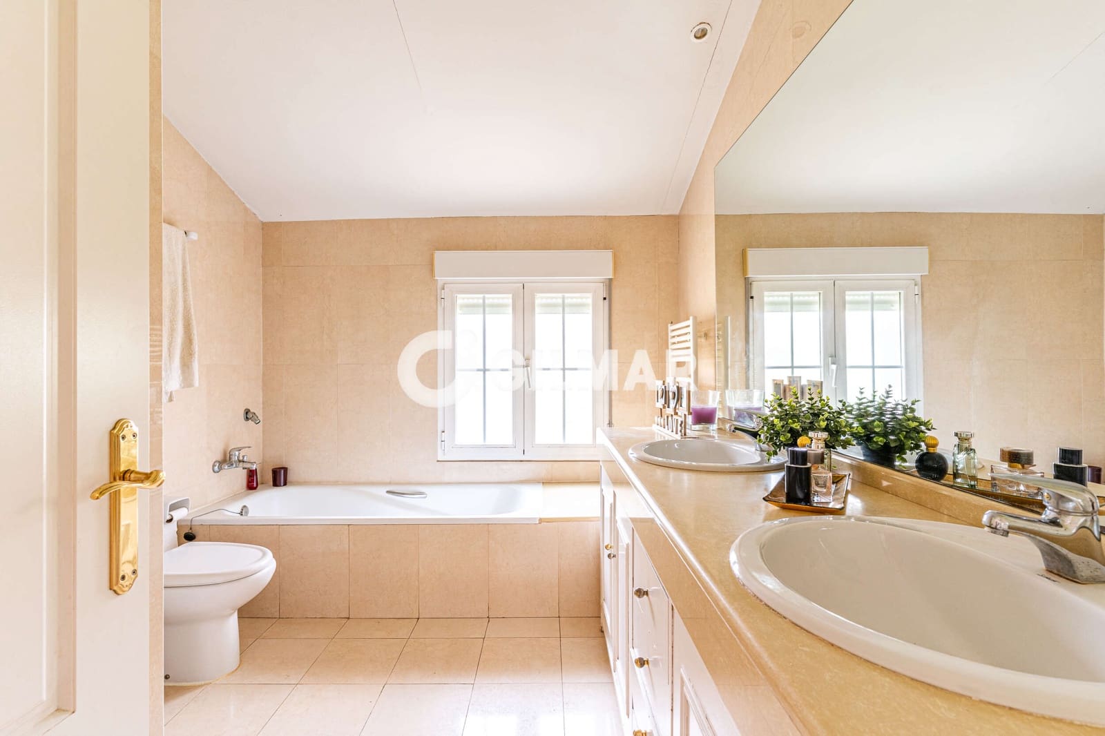 Chalet de 6 habitaciones en San Sebastián de los Reyes en venta con piscina garaje - 1.900.000 € (Ref: 10172977)