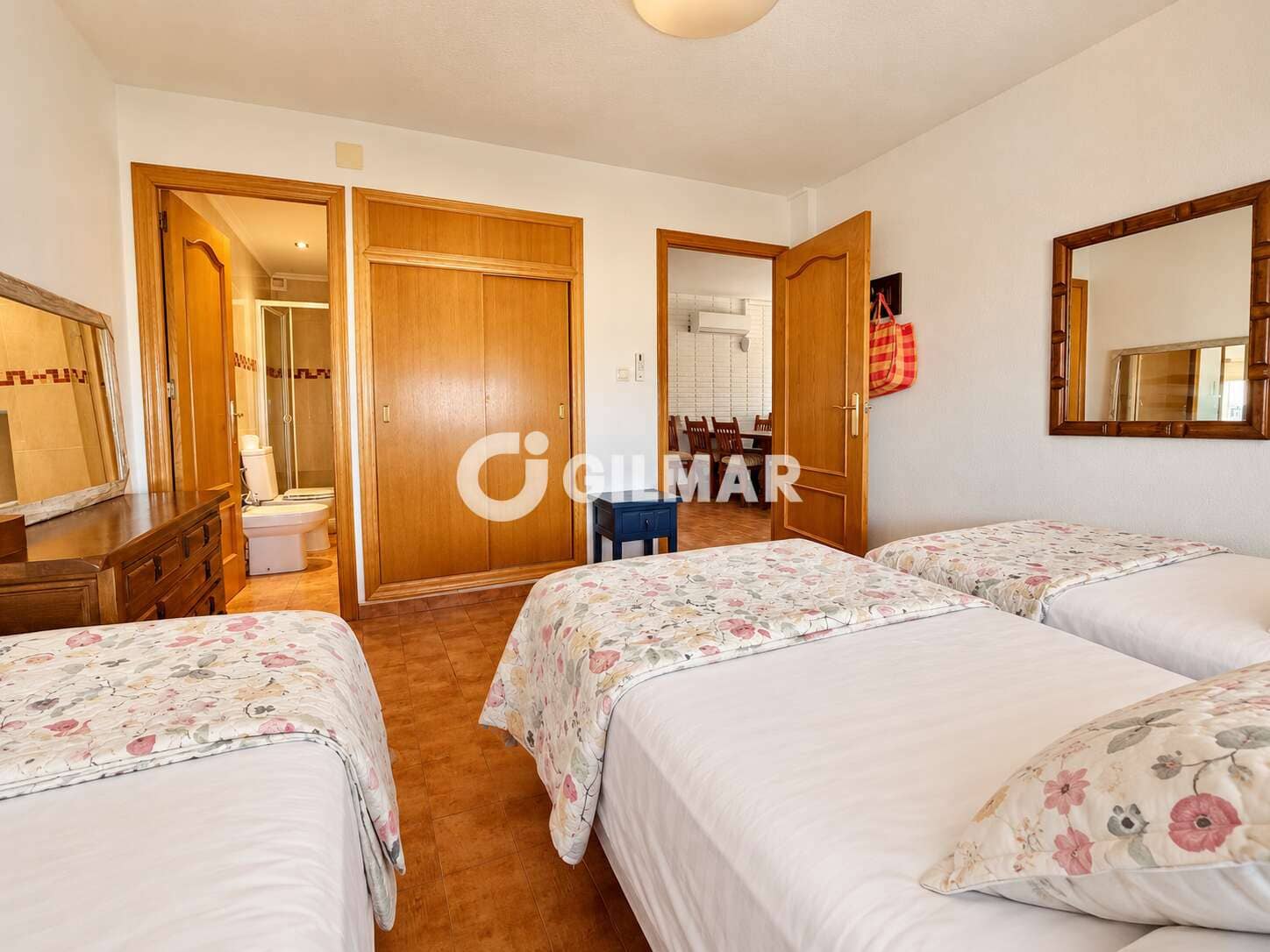 2 bedroom Flat for sale in Alicante / Alacant city with pool garage - € 445,000 (Ref: 10173046)