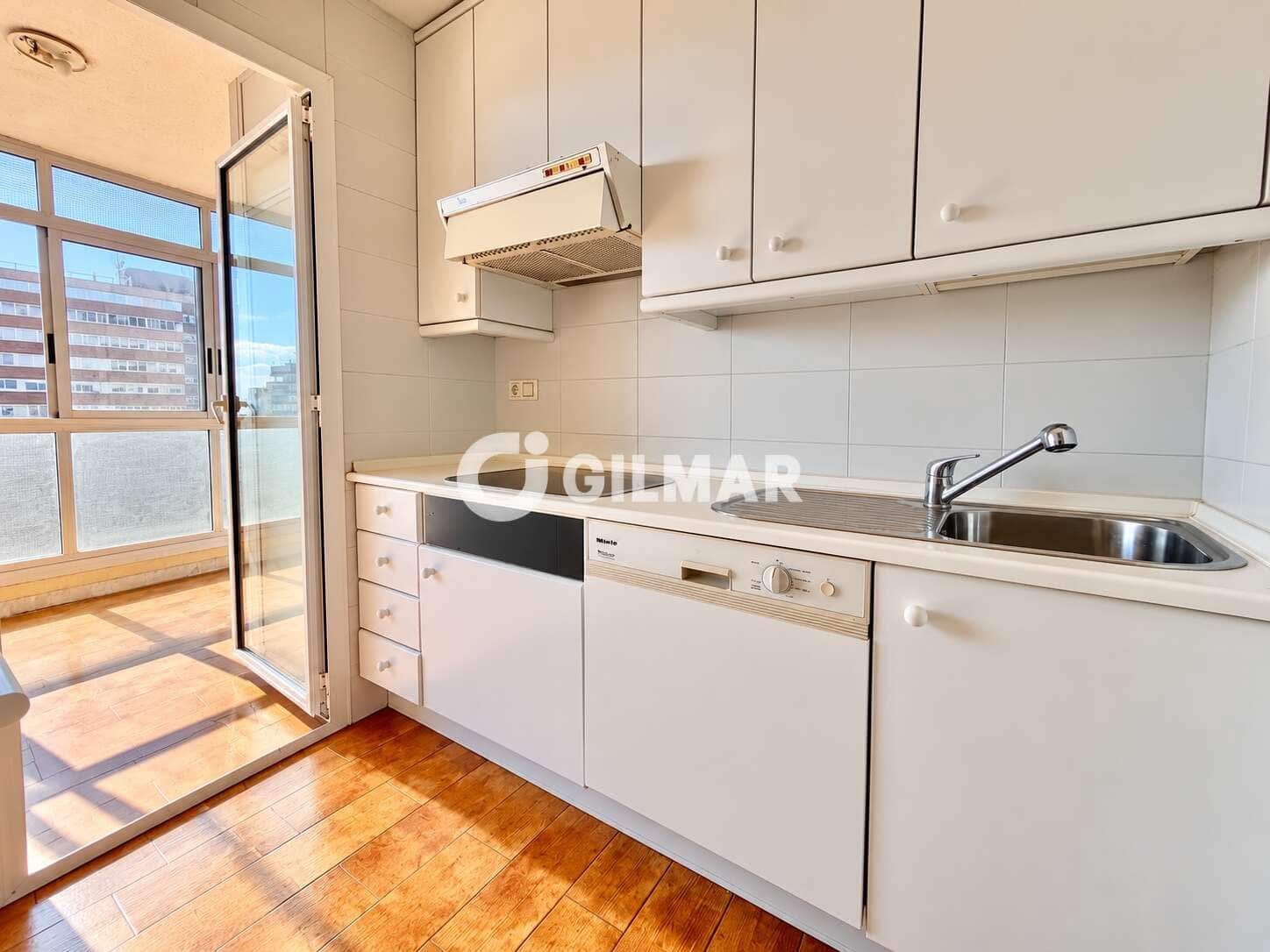 2 bedroom Flat for sale in Alicante / Alacant city with pool garage - € 445,000 (Ref: 10173046)