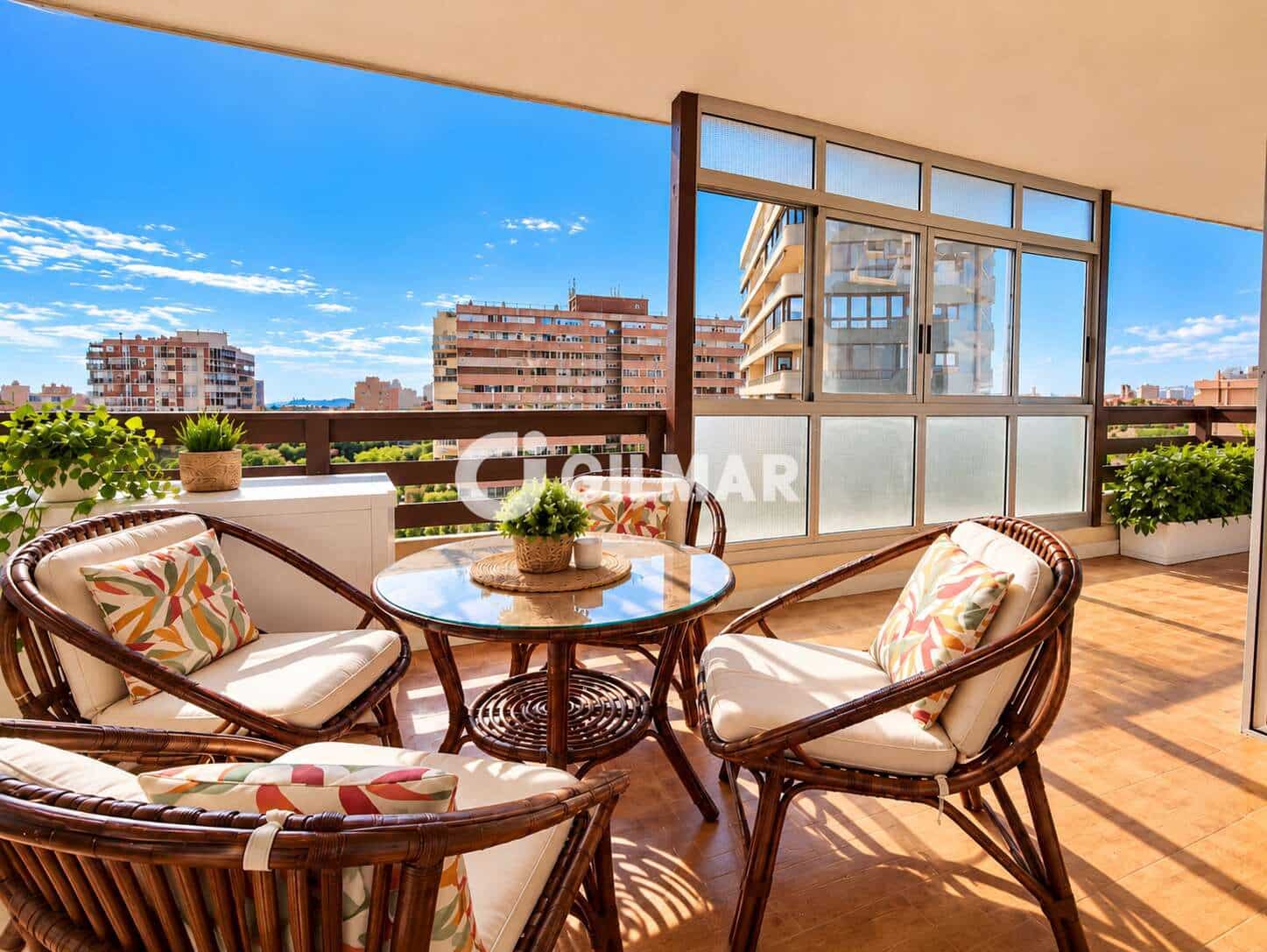2 bedroom Flat for sale in Alicante / Alacant city with pool garage - € 445,000 (Ref: 10173046)