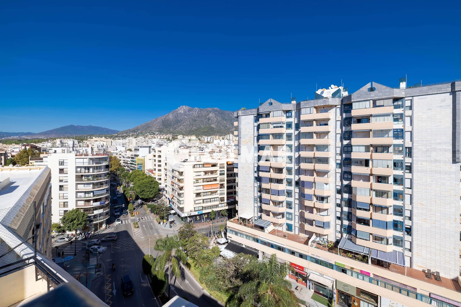 3 sypialnia Mieszkanie na sprzedaż w Marbella z basenem garażem - 780 000 € (Ref: 10179663)
