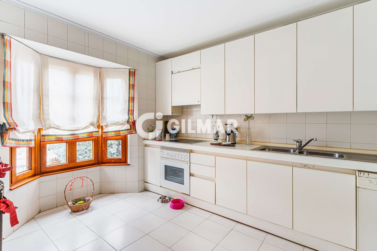 Pareado de 5 habitaciones en Majadahonda en venta con piscina garaje - 1.075.000 € (Ref: 10183719)
