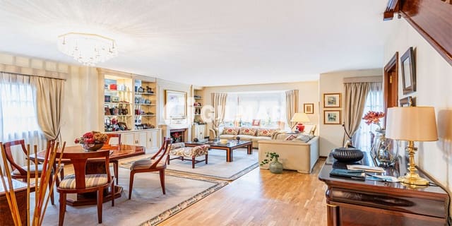 Pareado de 5 habitaciones en Majadahonda en venta con piscina garaje - 1.075.000 € (Ref: 10183719)