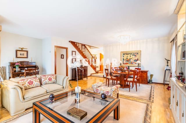 Pareado de 5 habitaciones en Majadahonda en venta con piscina garaje - 1.075.000 € (Ref: 10183719)