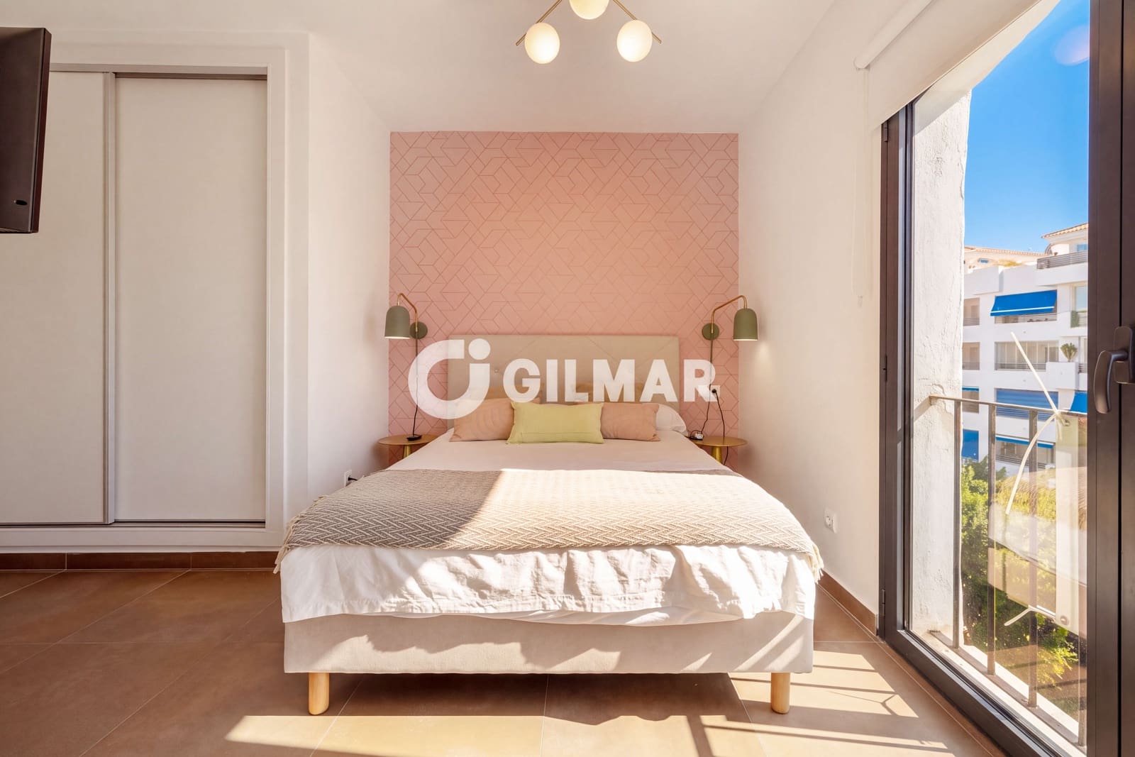 Piso de 3 habitaciones en Nueva Andalucia en venta con garaje - 1.395.000 € (Ref: 10183720)
