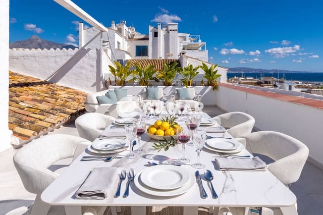 Piso de 3 habitaciones en Puerto Banus, Marbella en venta con garaje - 1.395.000 € (Ref: 10183720)