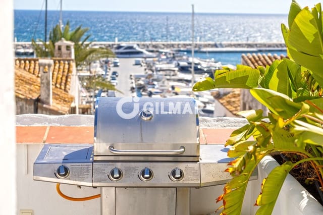 Piso de 3 habitaciones en Puerto Banus, Marbella en venta con garaje - 1.395.000 € (Ref: 10183720)
