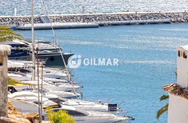 Piso de 3 habitaciones en Puerto Banus, Marbella en venta con garaje - 1.395.000 € (Ref: 10183720)