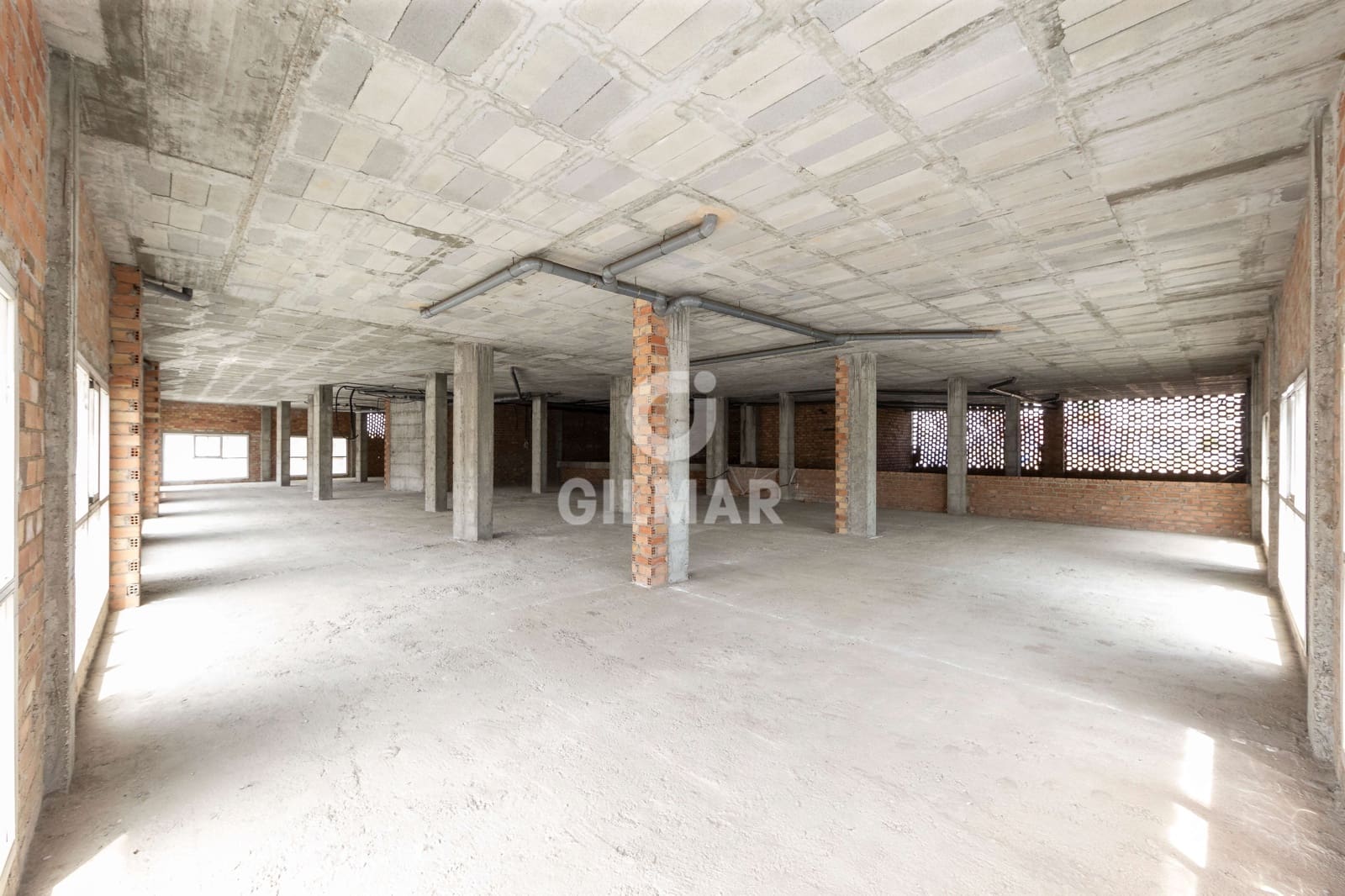 Commercial for sale in San Pedro de Alcantara with garage - € 1,680,000 (Ref: 9205775)