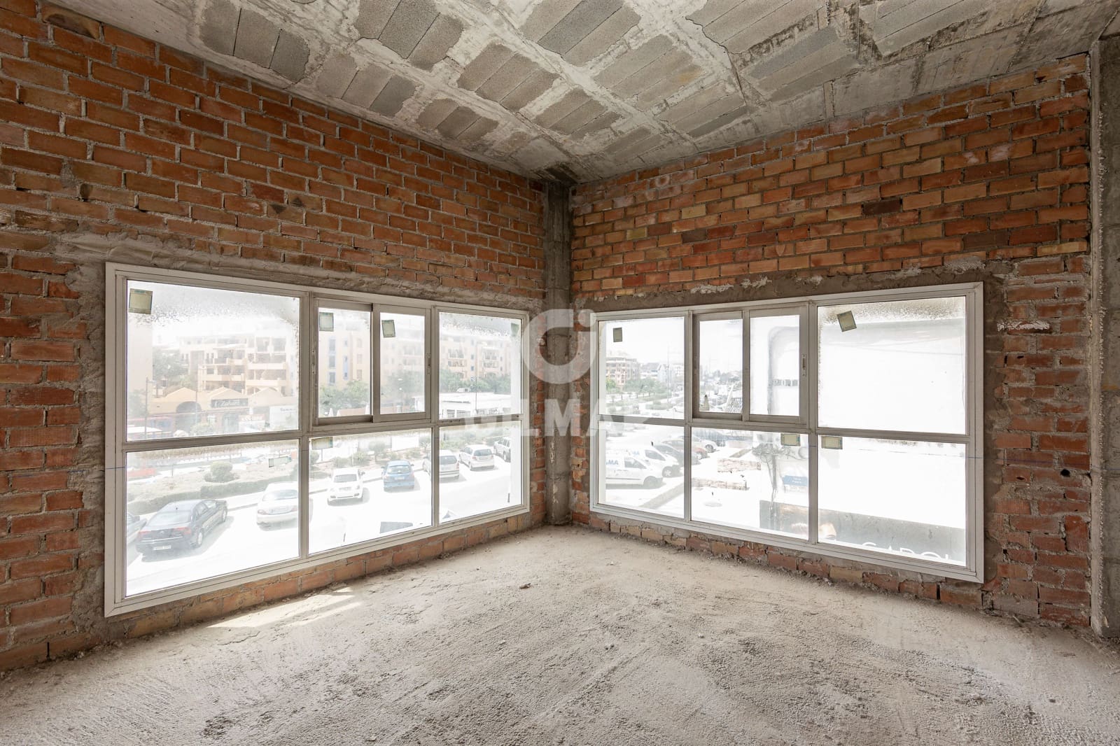 Commercial for sale in San Pedro de Alcantara with garage - € 1,680,000 (Ref: 9205775)