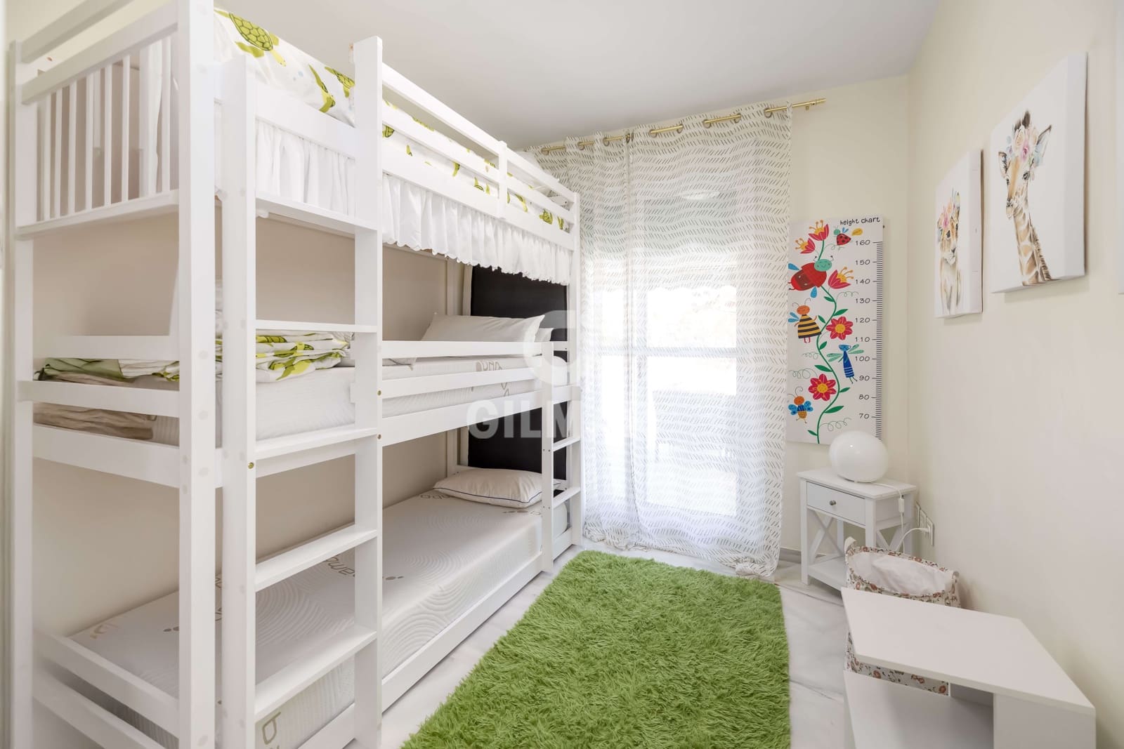 2 soverom Leilighet til salgs i Nueva Andalucia med svømmebasseng garasje - € 490 000 (Ref: 9205777)