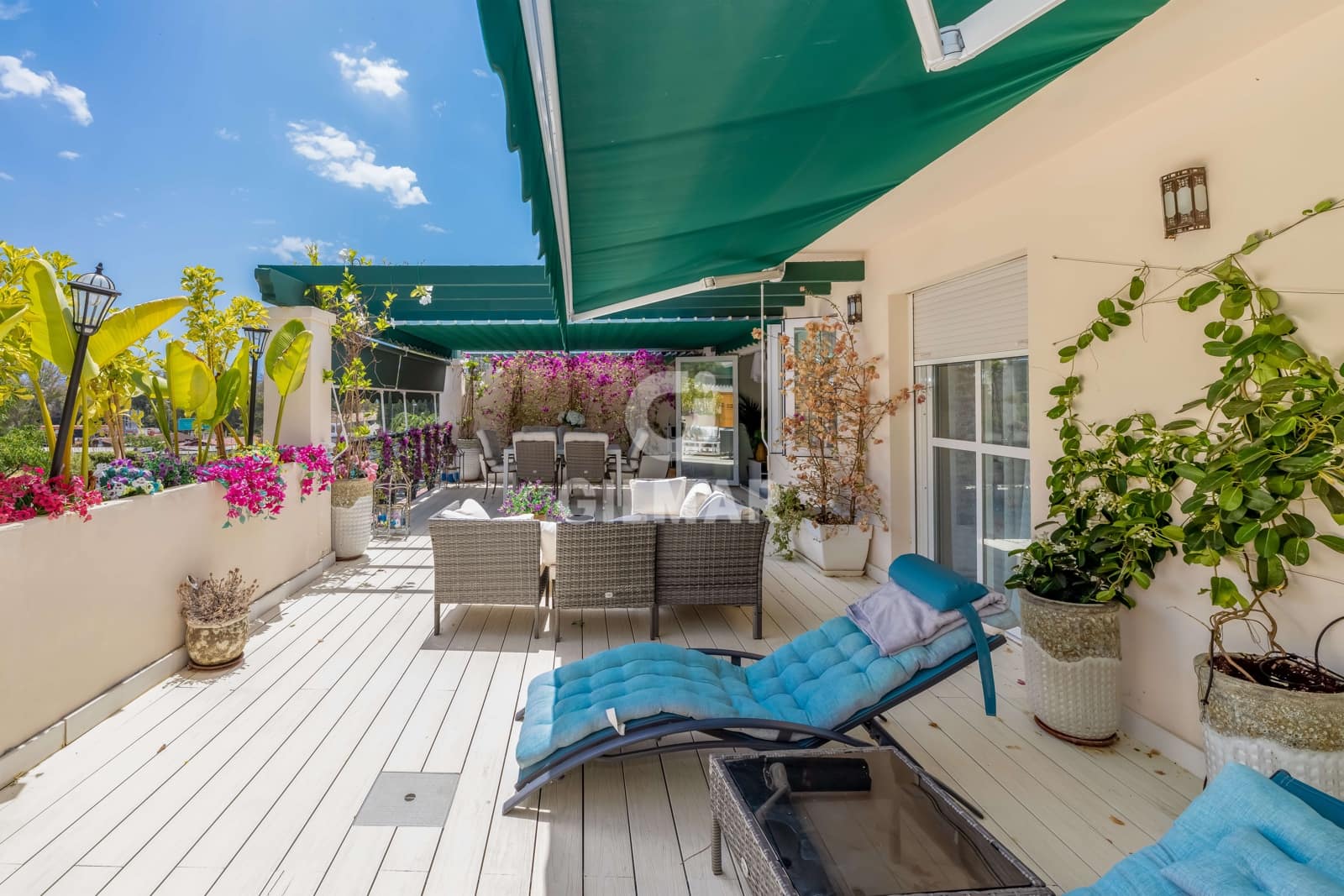 2 soverom Leilighet til salgs i Nueva Andalucia med svømmebasseng garasje - € 490 000 (Ref: 9205777)