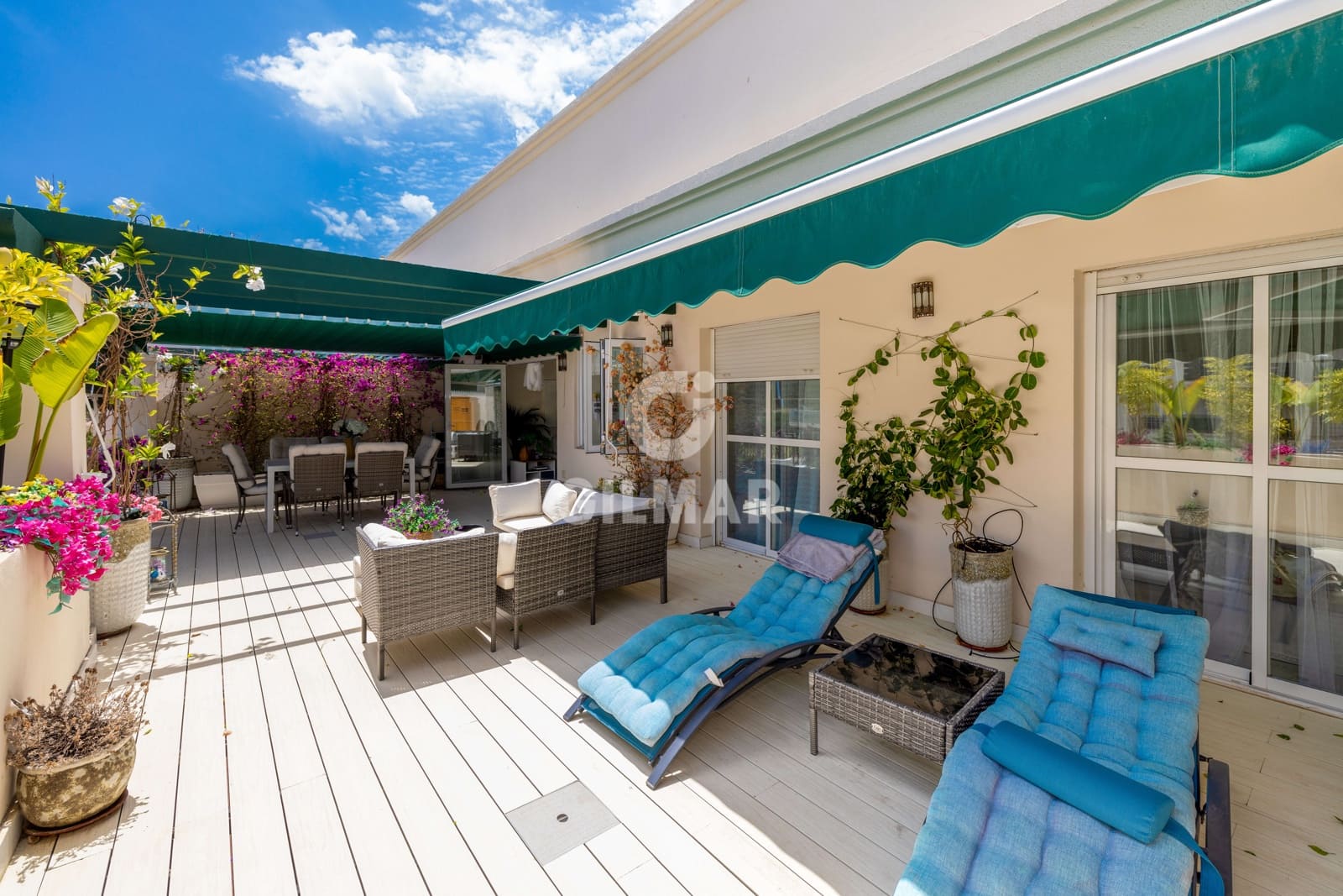 2 soverom Leilighet til salgs i Nueva Andalucia med svømmebasseng garasje - € 490 000 (Ref: 9205777)