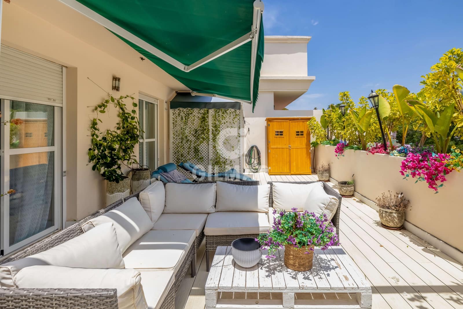 2 soverom Leilighet til salgs i Nueva Andalucia med svømmebasseng garasje - € 490 000 (Ref: 9205777)