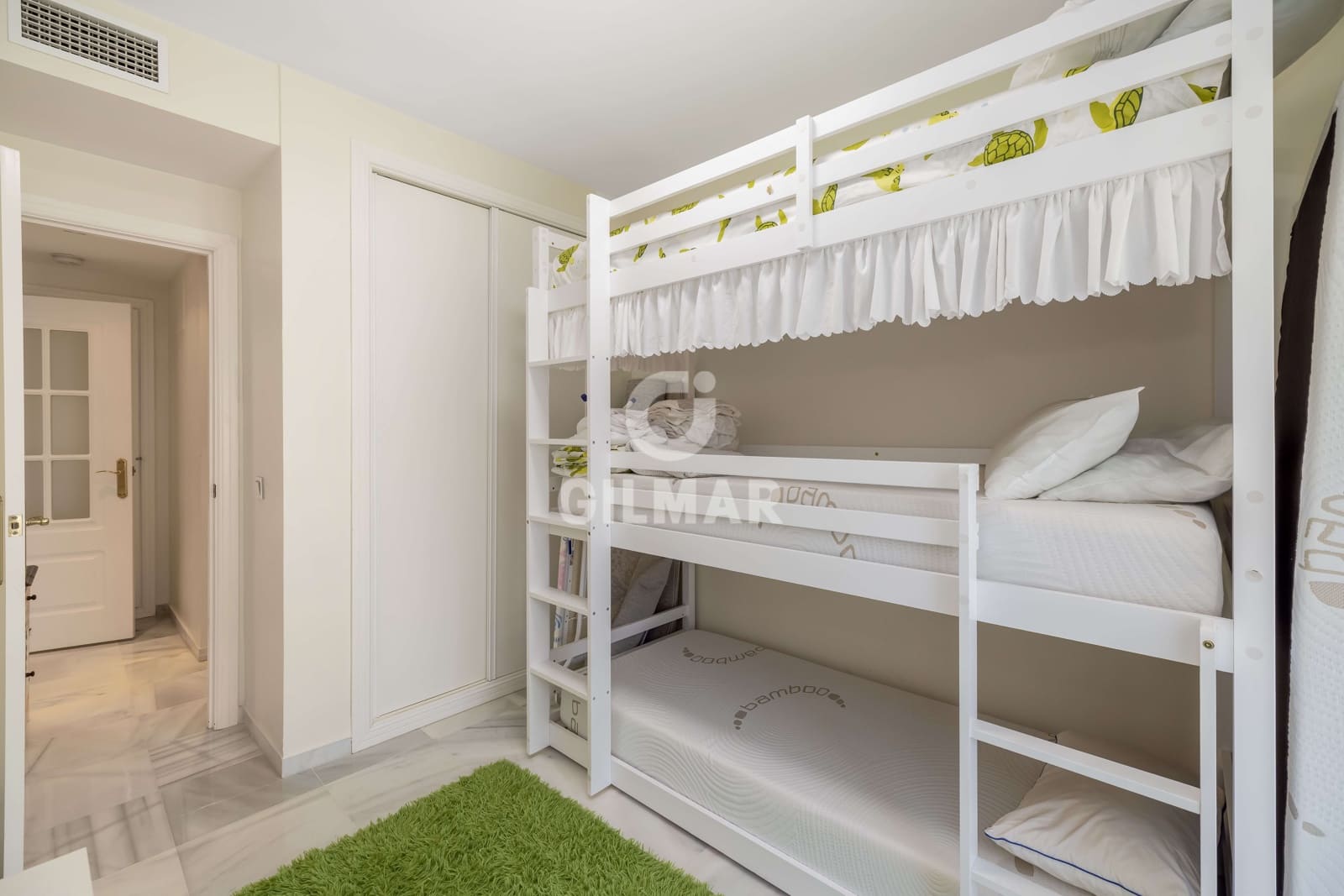 2 soverom Leilighet til salgs i Nueva Andalucia med svømmebasseng garasje - € 490 000 (Ref: 9205777)