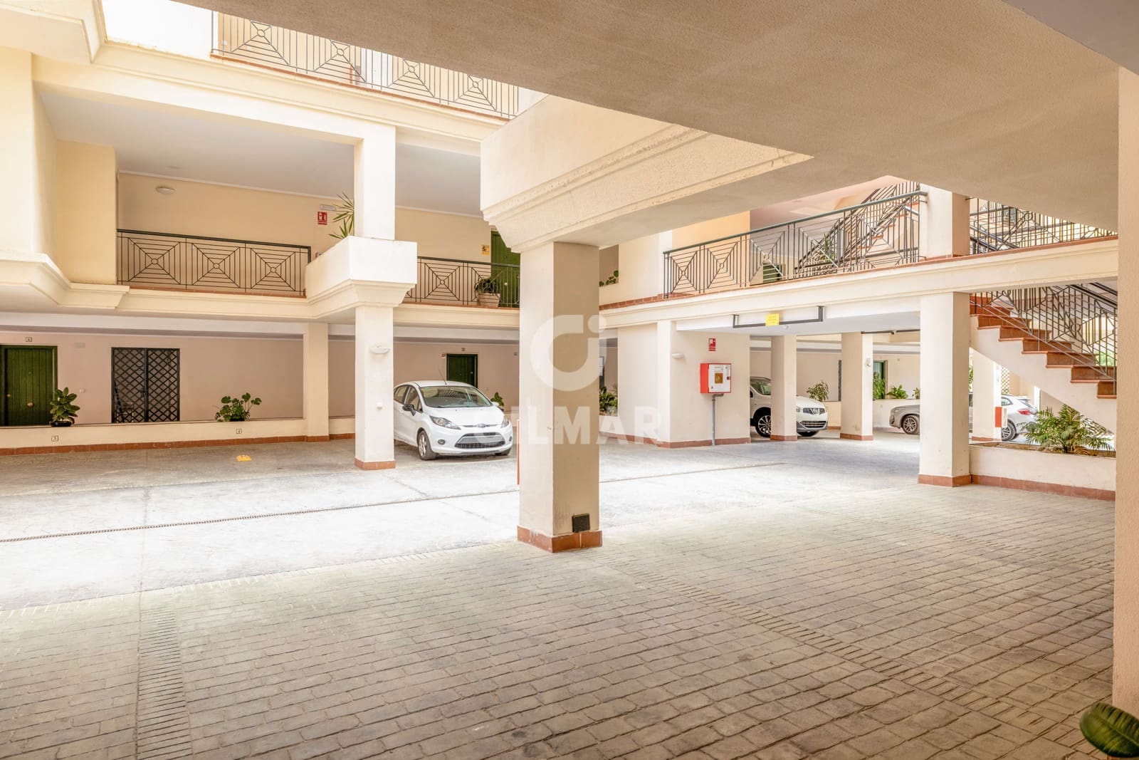 2 soverom Leilighet til salgs i Nueva Andalucia med svømmebasseng garasje - € 490 000 (Ref: 9205777)