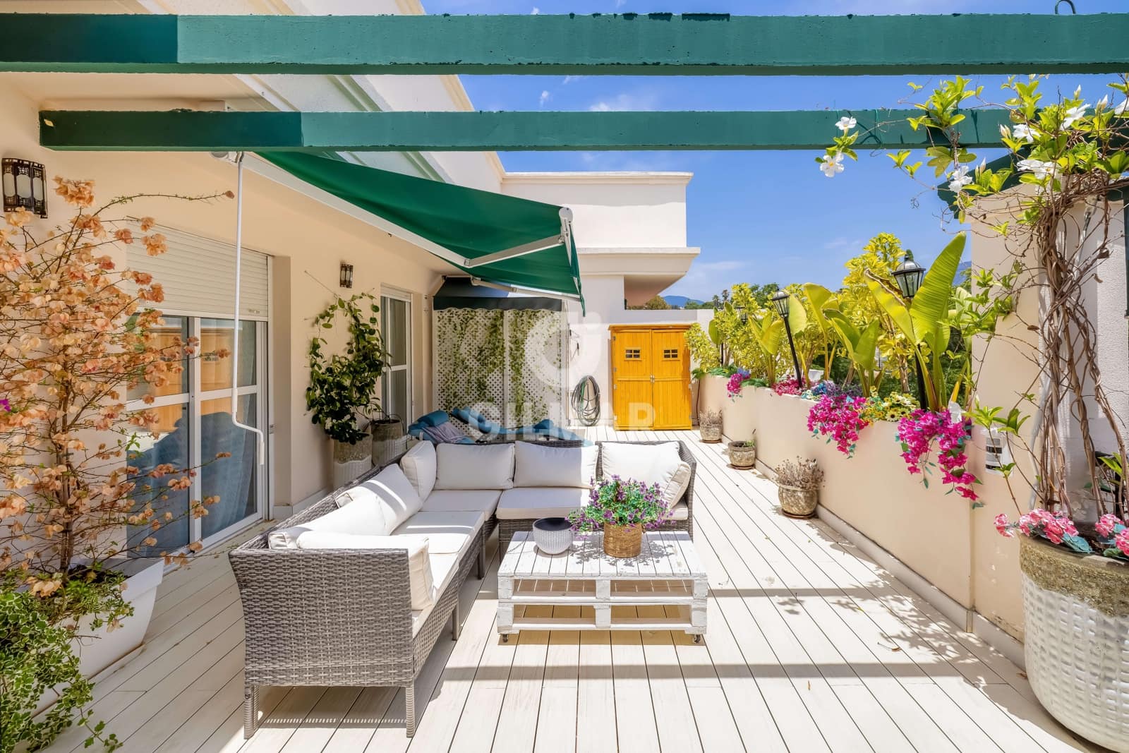 2 soverom Leilighet til salgs i Nueva Andalucia med svømmebasseng garasje - € 490 000 (Ref: 9205777)