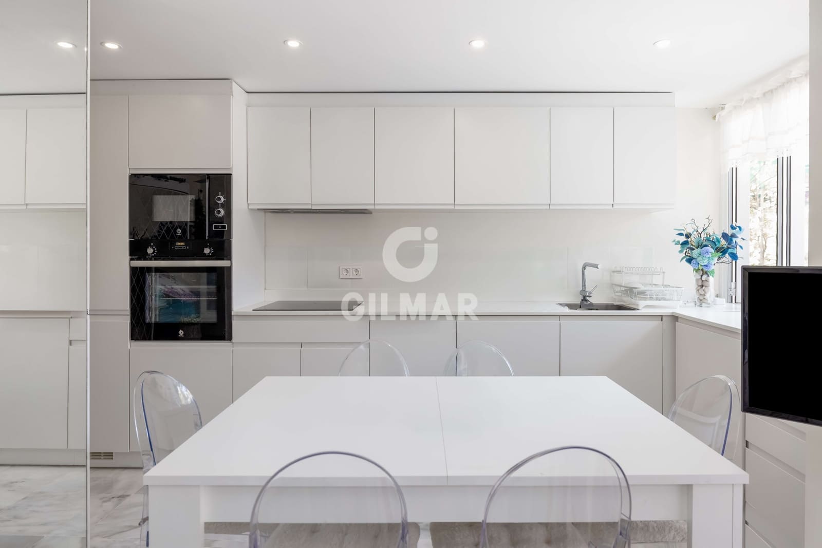 2 soverom Leilighet til salgs i Nueva Andalucia med svømmebasseng garasje - € 490 000 (Ref: 9205777)