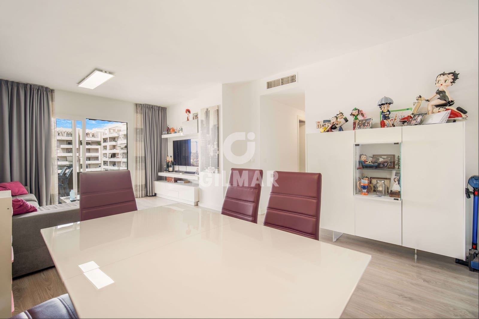 3 sypialnia Mieszkanie na sprzedaż w Nueva Andalucia z basenem garażem - 425 000 € (Ref: 9205788)