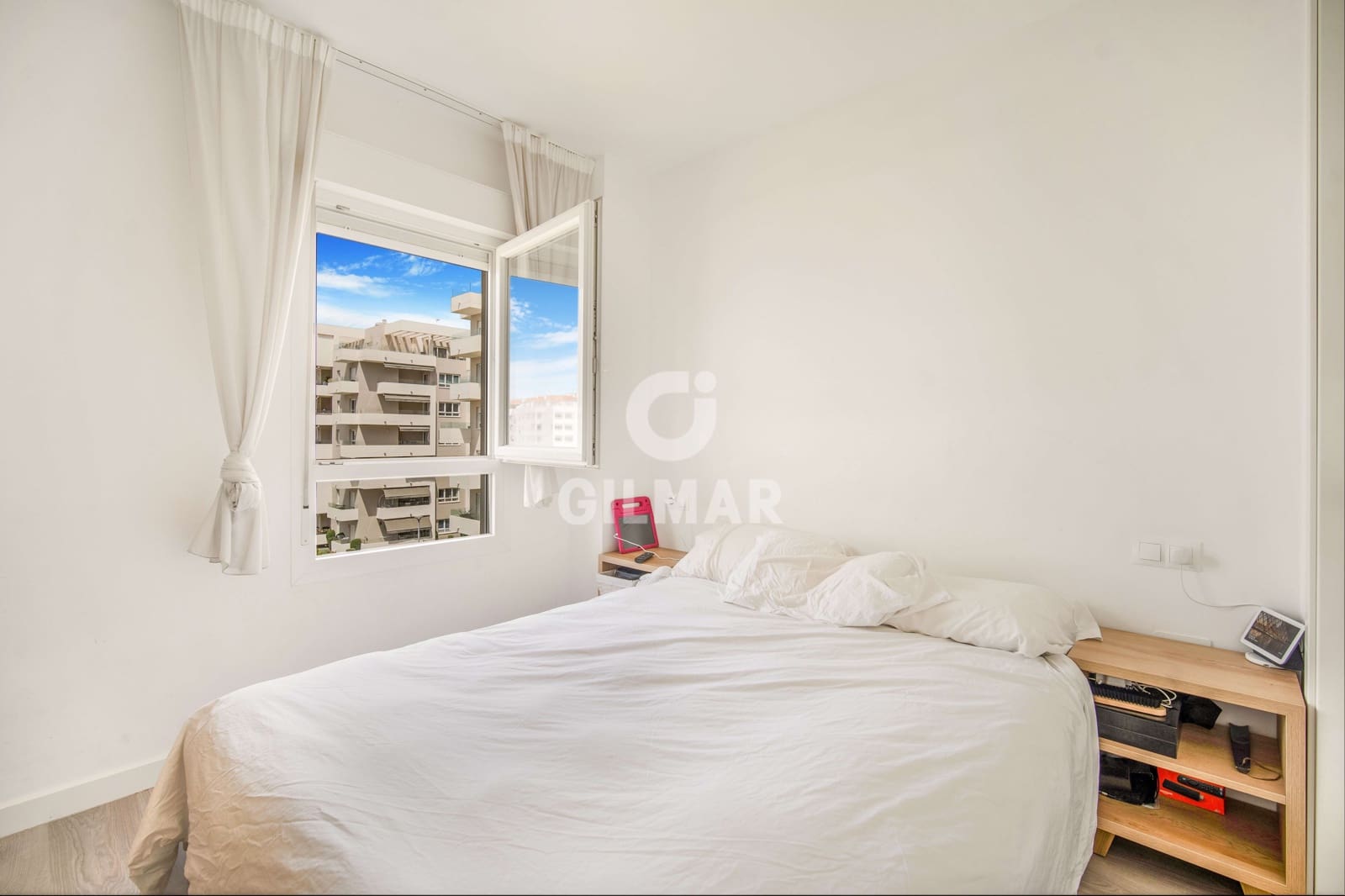 3 sypialnia Mieszkanie na sprzedaż w Nueva Andalucia z basenem garażem - 425 000 € (Ref: 9205788)