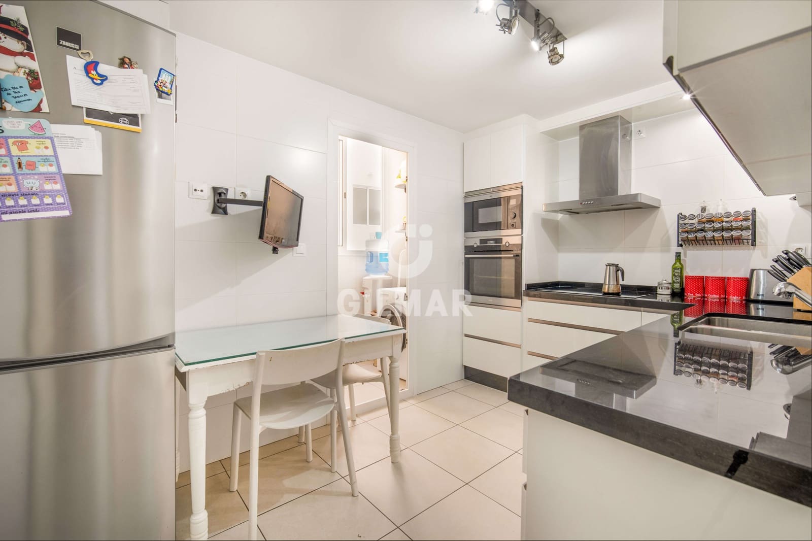 3 sypialnia Mieszkanie na sprzedaż w Nueva Andalucia z basenem garażem - 425 000 € (Ref: 9205788)