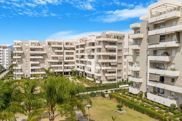 Piso de 3 habitaciones en Las Brisas, Marbella en venta con piscina garaje - 425.000 € (Ref: 9205788)