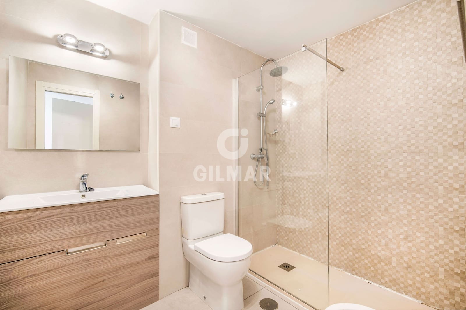 3 sypialnia Mieszkanie na sprzedaż w Nueva Andalucia z basenem garażem - 425 000 € (Ref: 9205788)