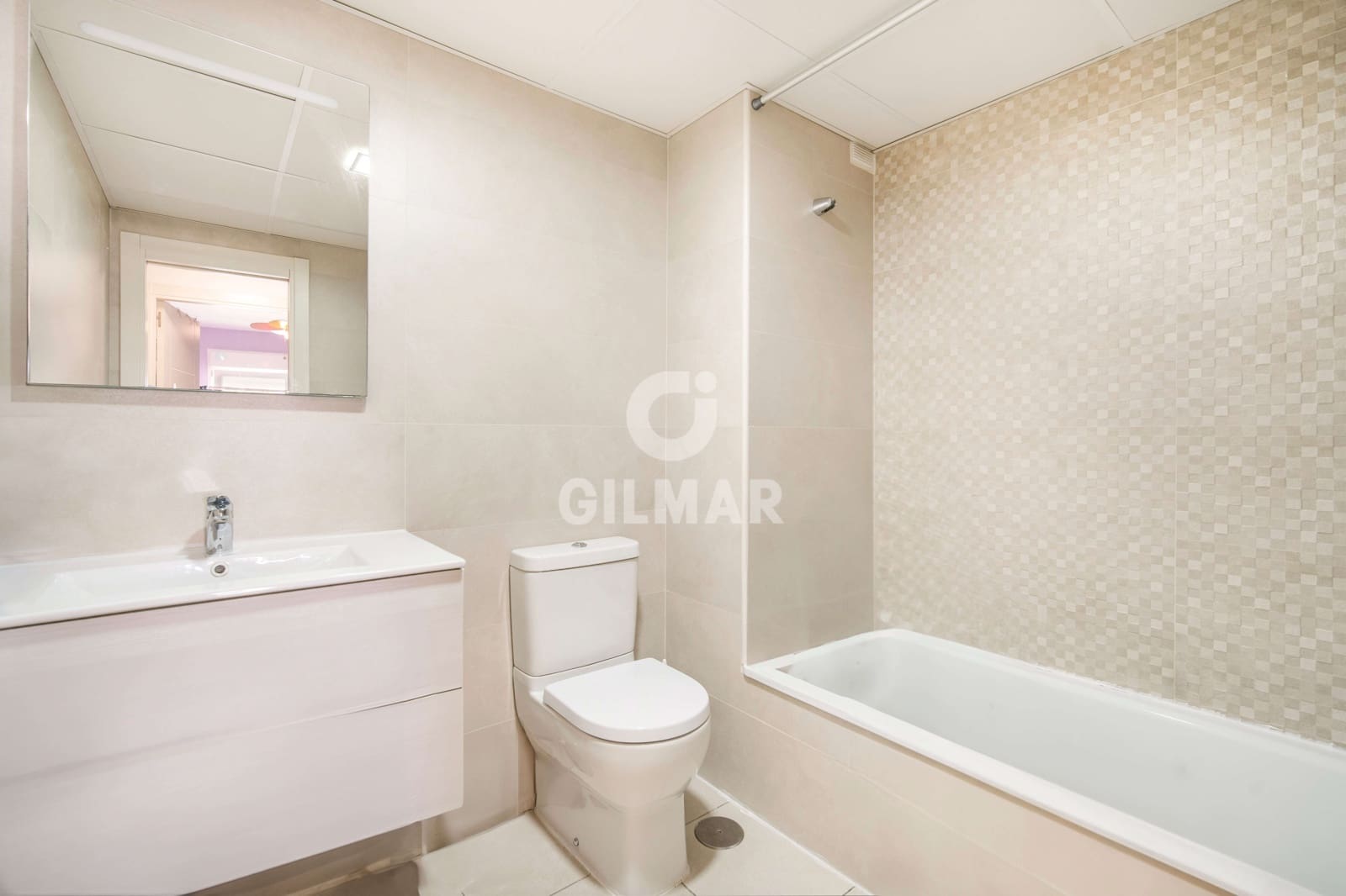 3 sypialnia Mieszkanie na sprzedaż w Nueva Andalucia z basenem garażem - 425 000 € (Ref: 9205788)