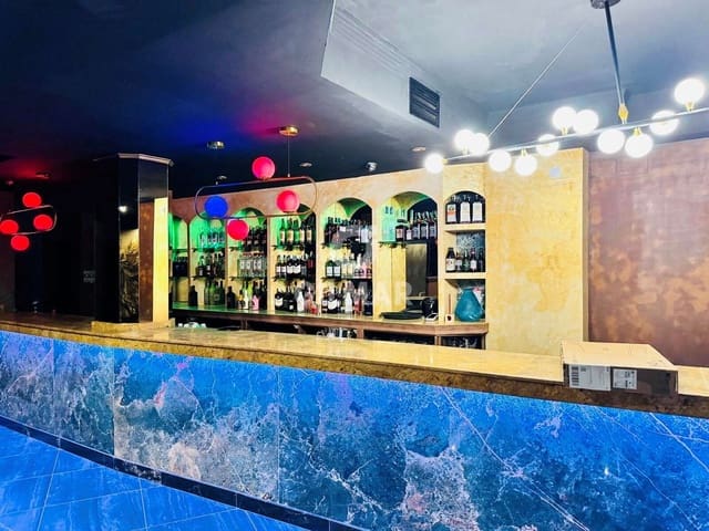 Kommersiell til salgs i Puerto Marina, Benalmádena - € 700 000 (Ref: 9205793)