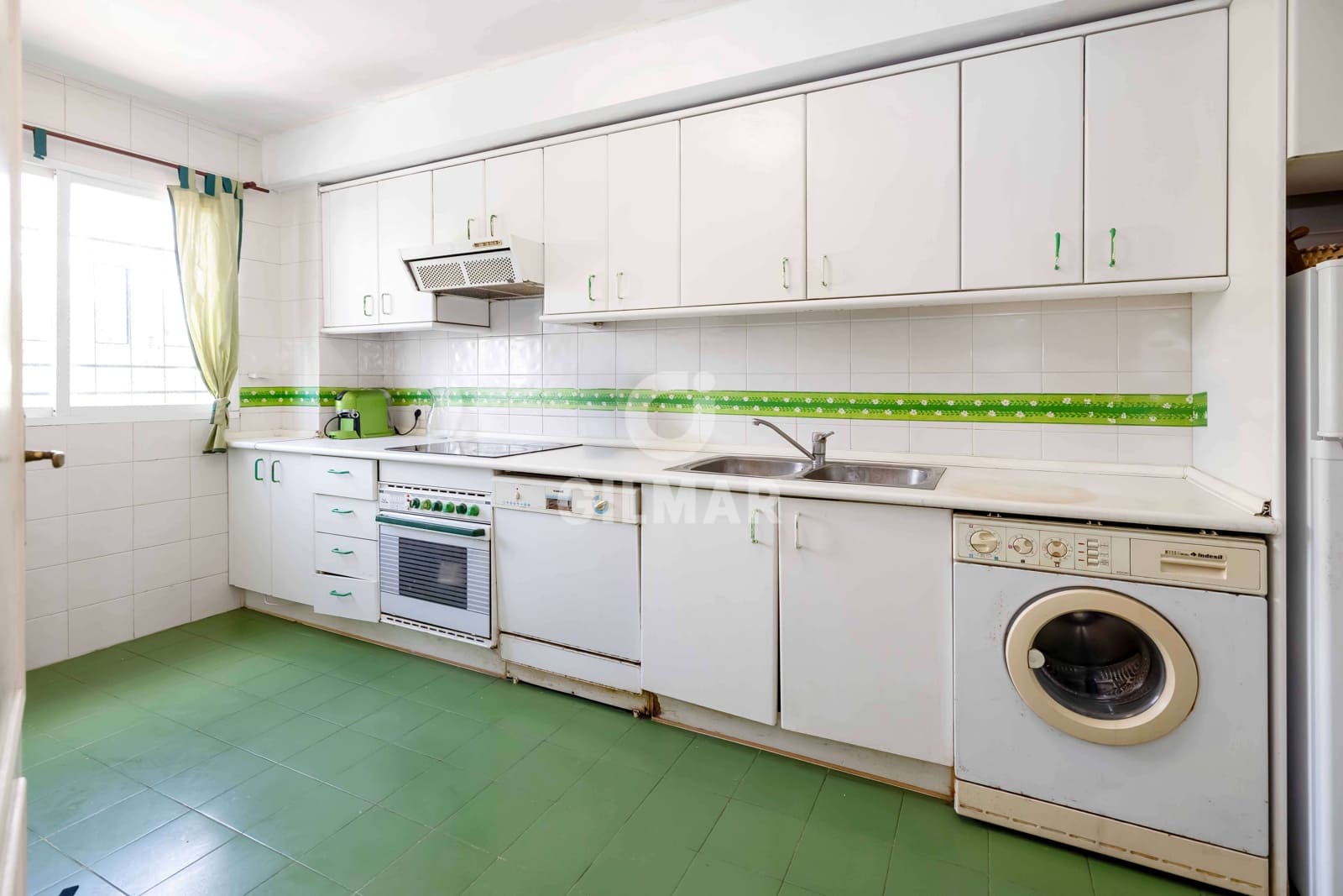 3 makuuhuone Asunto myytävänä paikassa Nueva Andalucia mukana uima-altaan 
autotalli - 535 000 € (Ref: 9205819)