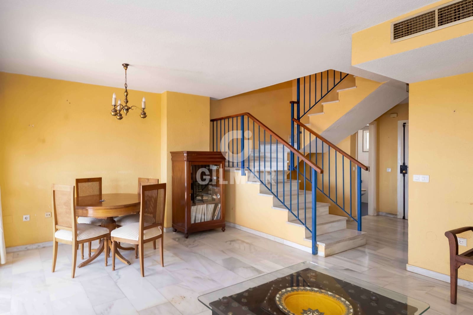 3 makuuhuone Asunto myytävänä paikassa Nueva Andalucia mukana uima-altaan 
autotalli - 535 000 € (Ref: 9205819)