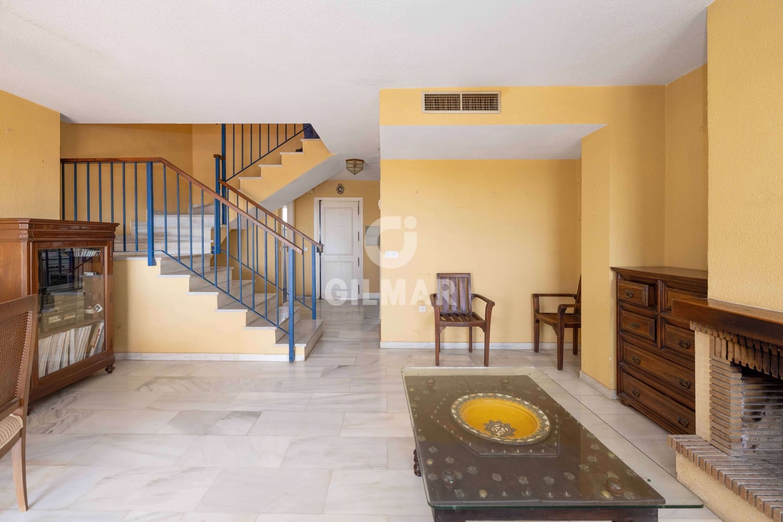 3 makuuhuone Asunto myytävänä paikassa Nueva Andalucia mukana uima-altaan 
autotalli - 535 000 € (Ref: 9205819)