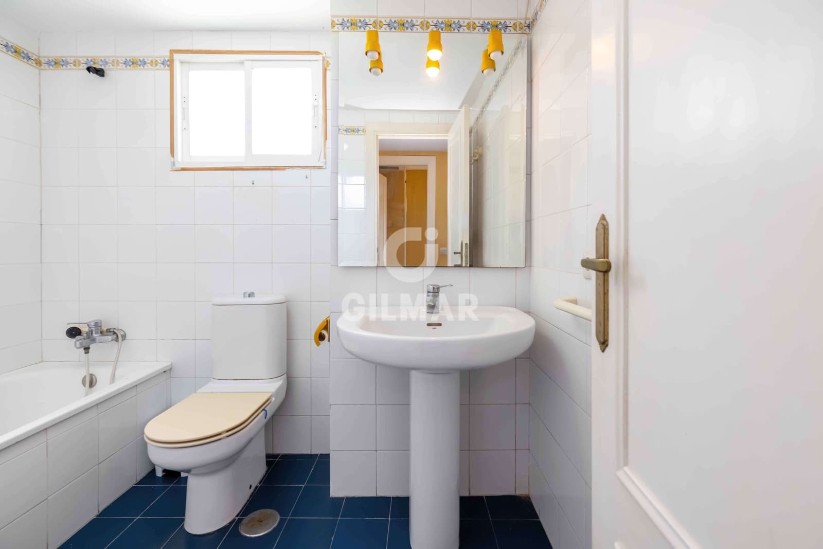 3 makuuhuone Asunto myytävänä paikassa Nueva Andalucia mukana uima-altaan 
autotalli - 535 000 € (Ref: 9205819)