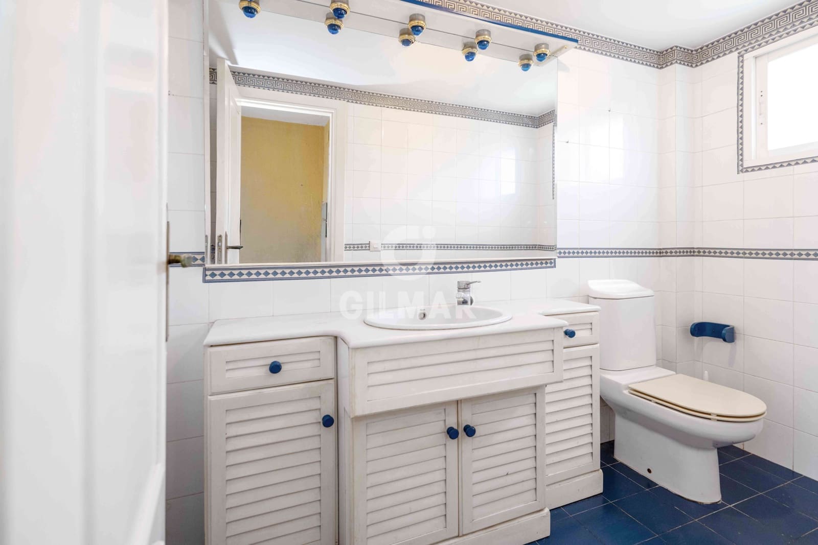 3 makuuhuone Asunto myytävänä paikassa Nueva Andalucia mukana uima-altaan 
autotalli - 535 000 € (Ref: 9205819)