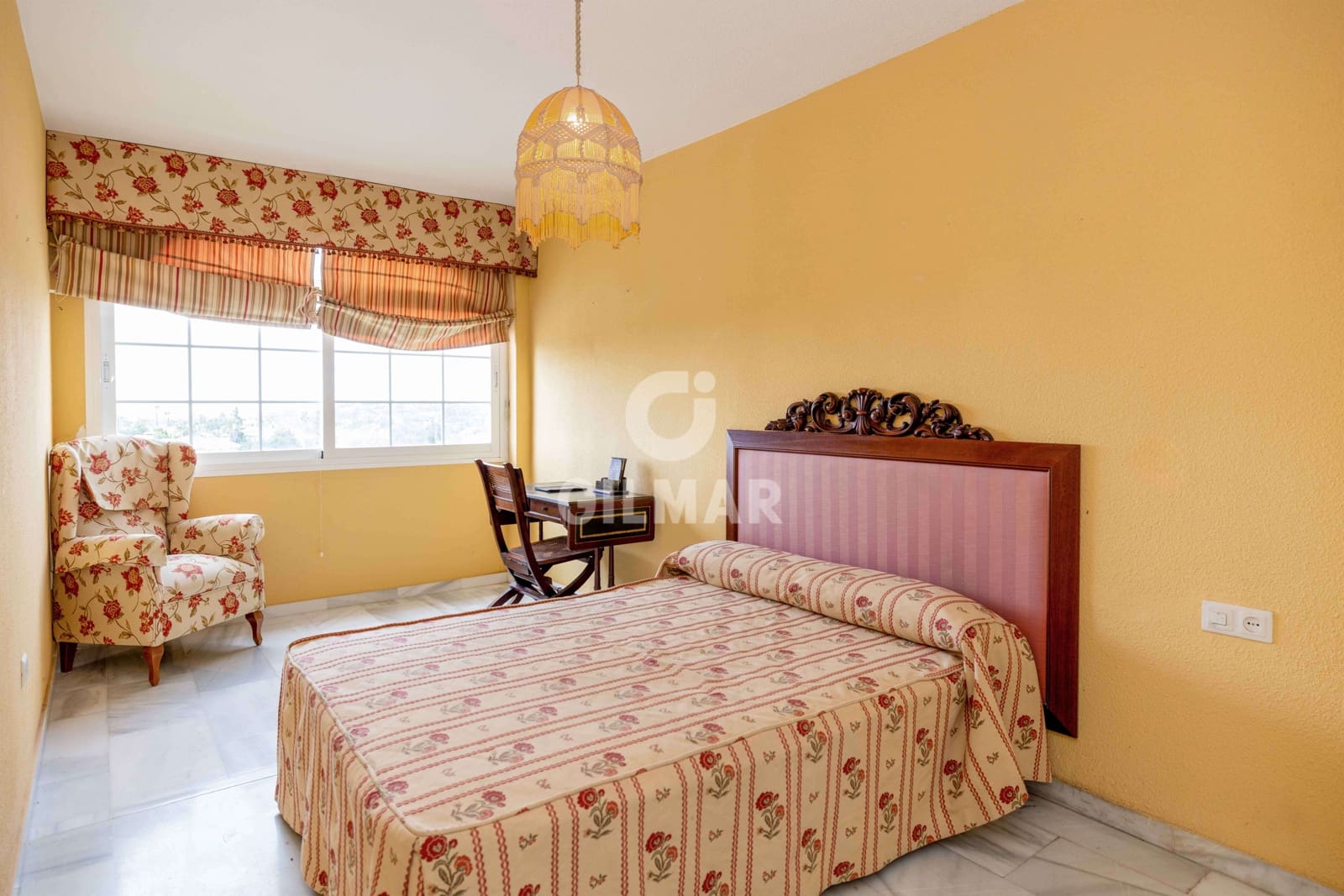 3 makuuhuone Asunto myytävänä paikassa Nueva Andalucia mukana uima-altaan 
autotalli - 535 000 € (Ref: 9205819)