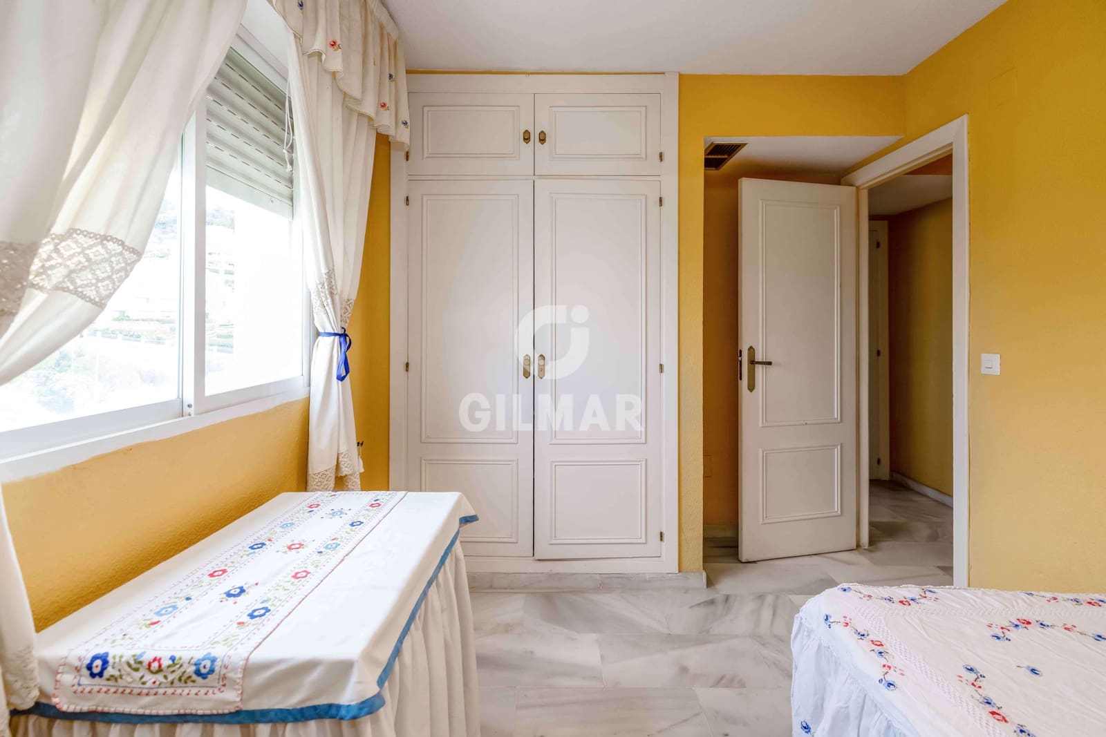 3 makuuhuone Asunto myytävänä paikassa Nueva Andalucia mukana uima-altaan 
autotalli - 535 000 € (Ref: 9205819)