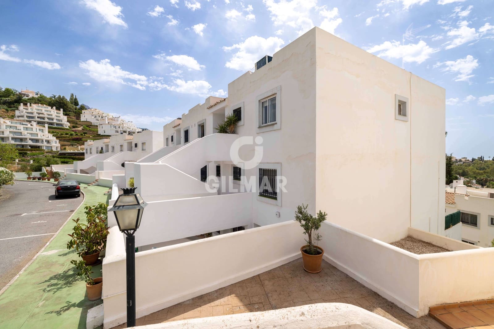 3 makuuhuone Asunto myytävänä paikassa Nueva Andalucia mukana uima-altaan 
autotalli - 535 000 € (Ref: 9205819)