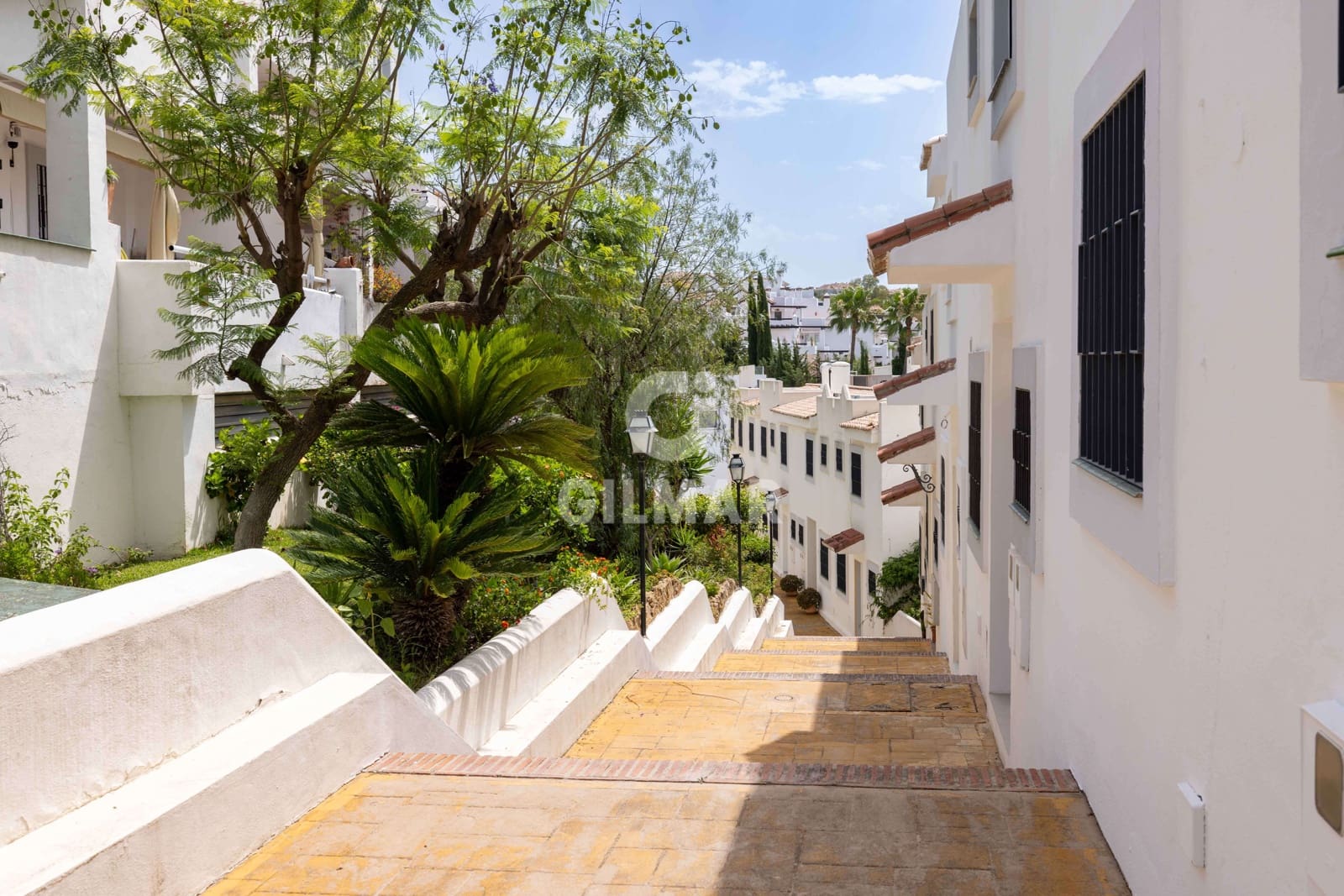 3 makuuhuone Asunto myytävänä paikassa Nueva Andalucia mukana uima-altaan 
autotalli - 535 000 € (Ref: 9205819)