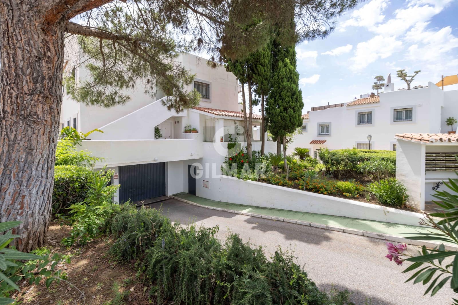 3 makuuhuone Asunto myytävänä paikassa Nueva Andalucia mukana uima-altaan 
autotalli - 535 000 € (Ref: 9205819)