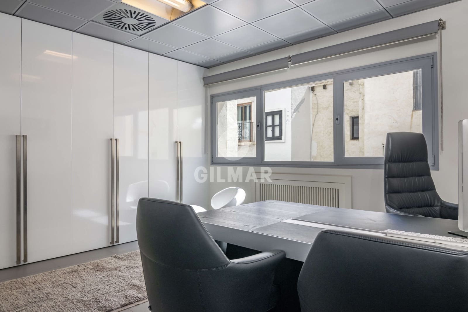 Komercyjne na sprzedaż w Puerto Banus - 749 000 € (Ref: 9205824)