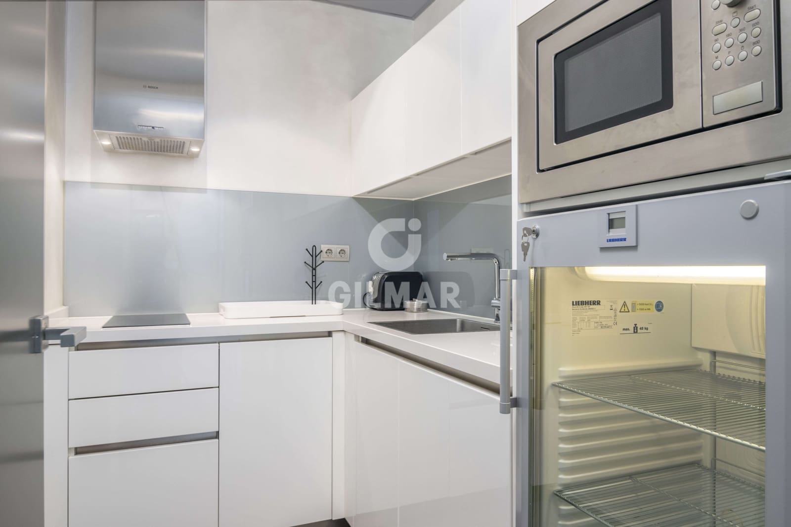 Komercyjne na sprzedaż w Puerto Banus - 749 000 € (Ref: 9205824)