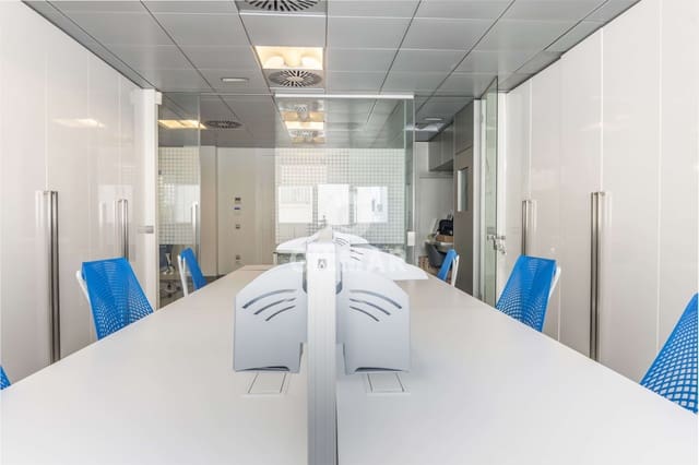 Kommersiell til salgs i Puerto Banus, Marbella - € 749 000 (Ref: 9205824)