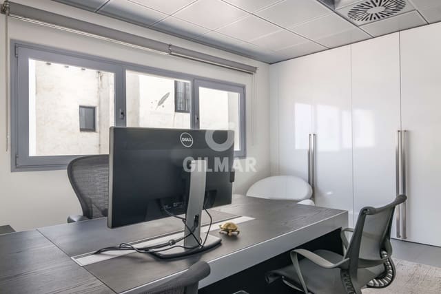 Kommersiell til salgs i Puerto Banus, Marbella - € 749 000 (Ref: 9205824)