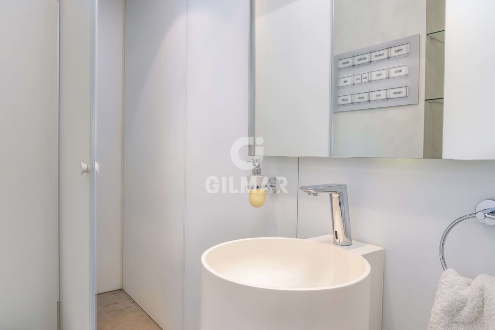 Komercyjne na sprzedaż w Puerto Banus - 749 000 € (Ref: 9205824)