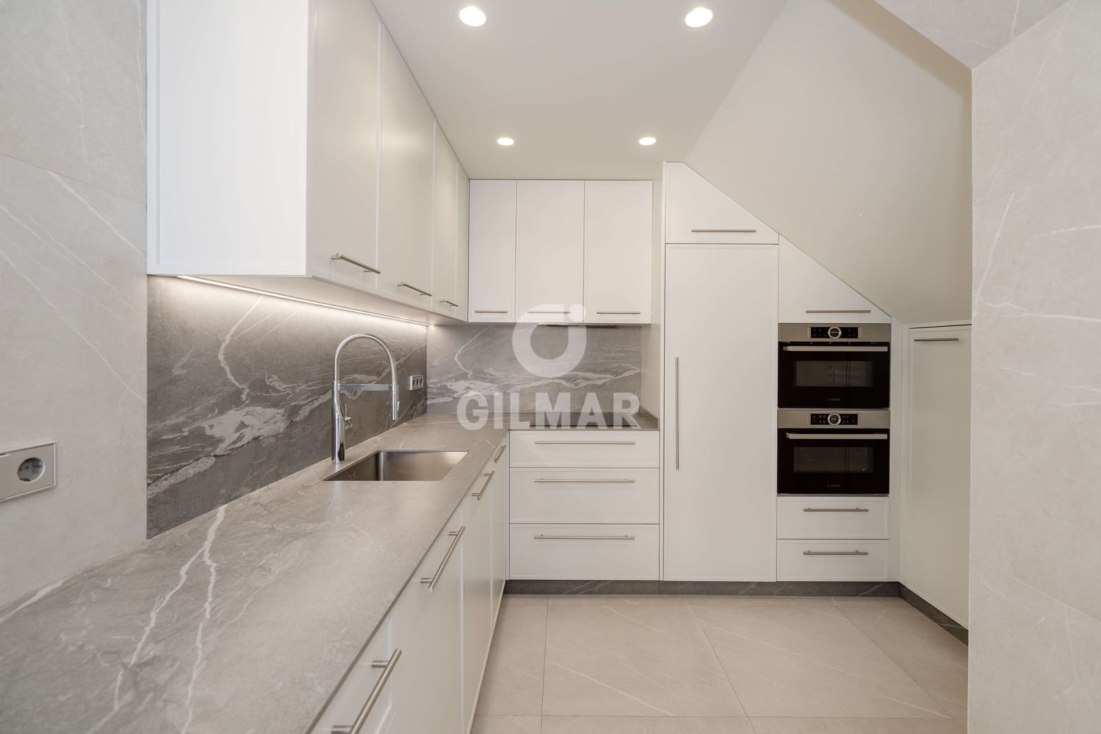 4 chambre Penthouse à vendre à Fuengirola avec piscine garage - 950 000 € (Ref: 9205826)