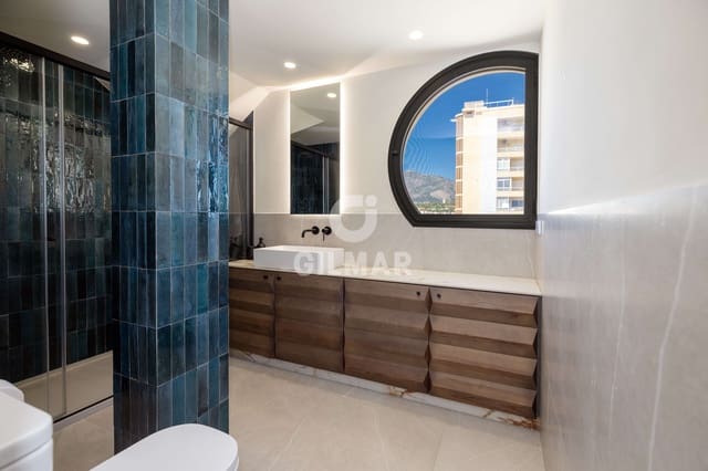 4 chambre Penthouse à vendre à Los Boliches , Fuengirola avec piscine garage - 950 000 € (Ref: 9205826)