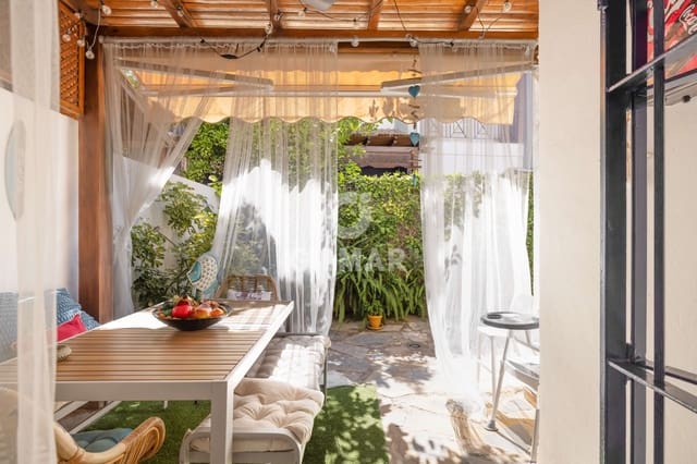 Adosado de 4 habitaciones en San Pedro de Alcántara Pueblo, Marbella en venta con piscina garaje - 649.000 € (Ref: 9205829)